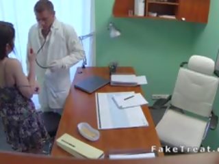 Healer бретон естествен голям бомби брюнетка