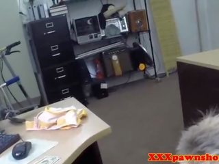 Татуювання pawnee недосвідчена plowed в pawnshop