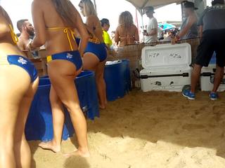 Supérieur modèles incroyable cul sur la plage partie moi