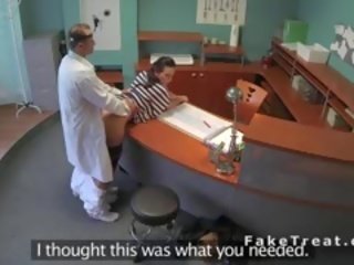 Healer fucks patienten vid reception