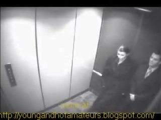 Γκόμενα χάλια αυτήν αφεντικό στο elevator για ένα πληρωμή αύξηση