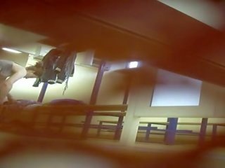 Kamera di bawah pintu dari gimnastik pembalut ruang