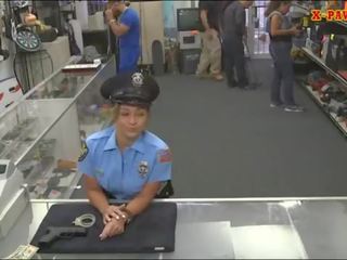 Pechugona latino policía mujer roscado duro