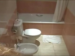 Ascuns camara zeiţă baie masturbare