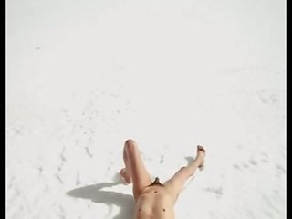 Candide kamera: telanjang di itu salju