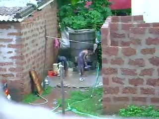 Watch This Two hot Sri Lankan lover Getting Bath In Outdoor
