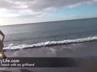 Aficionado mqmf en la playa con su lesbianas señora