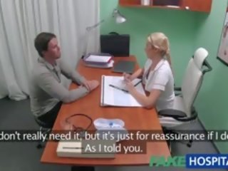 Fakehospital şepagat uýasy helps gyzlaň söýgülisi get an erection