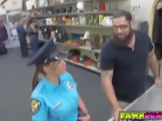Petugas polisi petugas sempit alat kemaluan wanita dan gemuk bokong