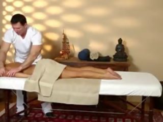 Pauvres femmes défoncer dur en spécial masseur