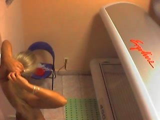 Spy cam placed in wellnes capture a stupendous blonde clip