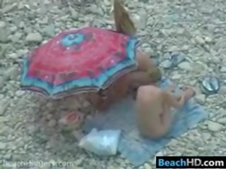 Broche em o praia
