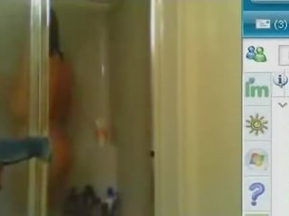 Strumpet έφηβος/η showering κατά την διάρκεια αυτήν σπέρμα ρεύμα